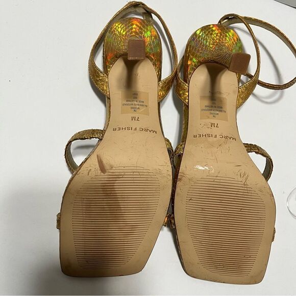 Marc Fisher / Deric Sandal - Picture 7 of 7